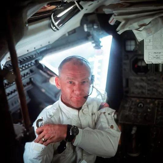 1969 年的登月任务中，奥尔德林在登月舱。图片来源：NASA