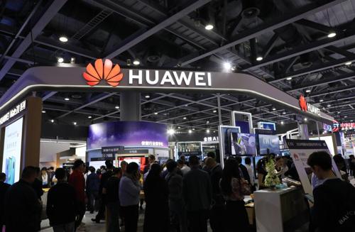 中国移动全球合作伙伴大会上的华为展台。图片来源:每经记者 刘春山 摄