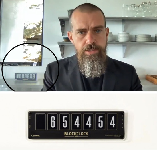 JackDorsey家里的比特币时钟,图片截自于网络视频