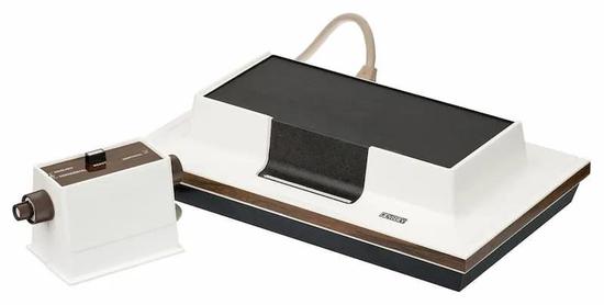 图4：米罗华奥德赛，第一台家用游戏机，1972。