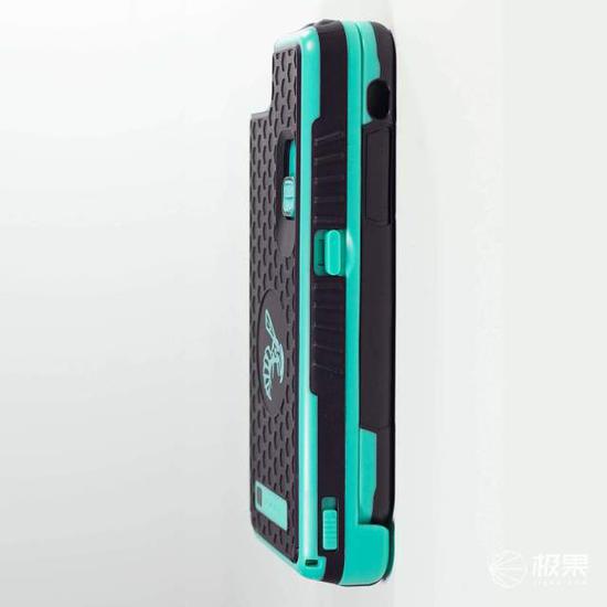 防狼电击器:史上最凶残手机壳:瞬间放电700万伏防狼利器