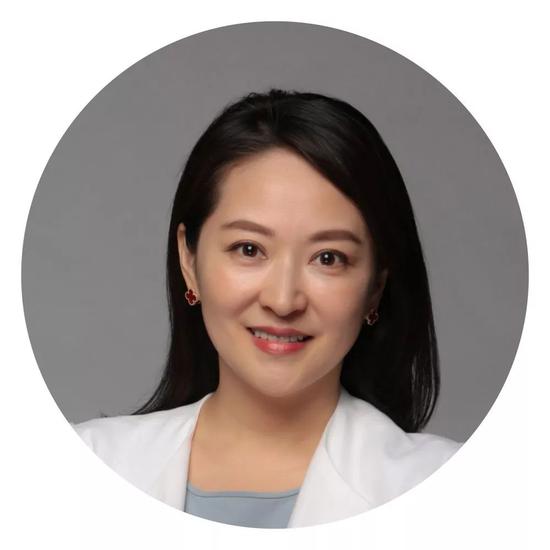 翻了16位女性企业家包包,除了手机和口红还有什么?