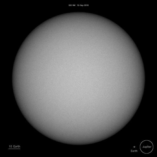 2018年9月19日SDO卫星的观测数据显示，太阳黑子目前已经在太阳表面上完全消失。（来源：NASA）