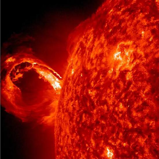 图3 美国SDO卫星观测到的日冕物资抛射(CME)图(图片来自网络)