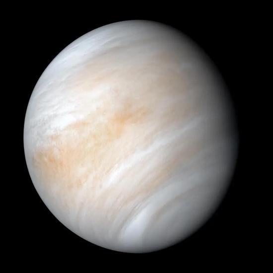 金星那迷人的大气层下掩盖着的是诡异而又炽热的地表 　Credits： Wikipedia