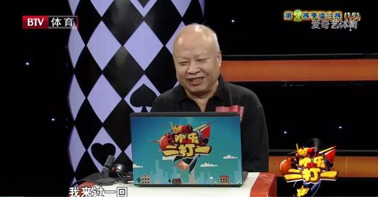 今年64岁的牌手宋保柱，面对镜头时显得有些局促