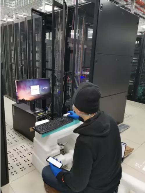 研发人员进行系统部署和调试。