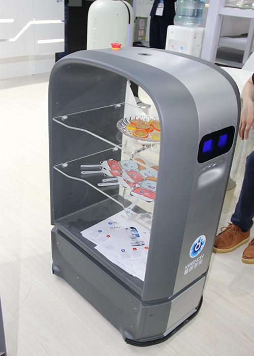 擎朗智能新品送餐机器人PLUS