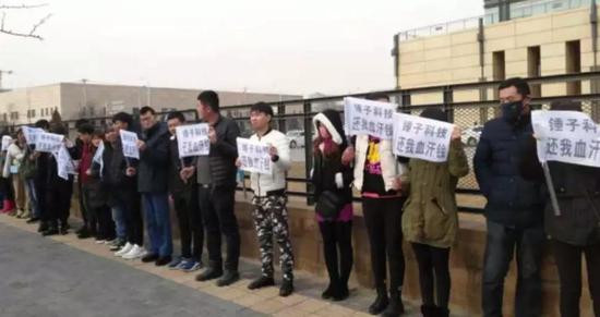 全球著名博彩公司网址_爱发朋友圈的人,都是这样的......