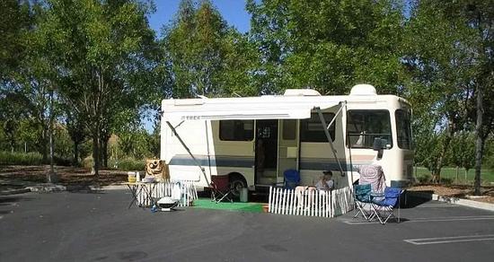 Google员工MatthewJWeaver在Google停车场住了一年