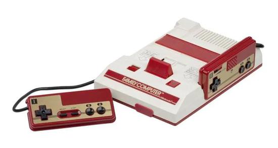 图13：任天堂 Famicom 游戏机，1985。