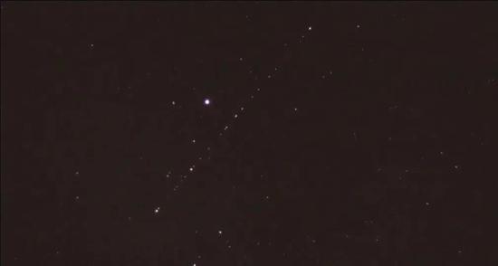图5 画面中最亮星为织女星（视频截图）。来源：https：// www.youtube.com/watch？v=cycLZQtM8HU