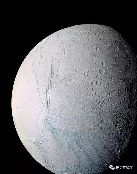卡西尼号拍摄的土卫二（来源：NASA/JPL-Caltech/Space Science Institute）