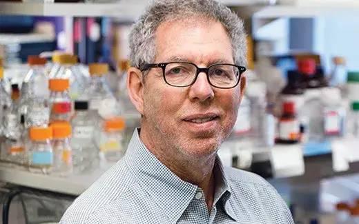 研究负责人、瘦素基因的发现者Jeffrey Friedman教授（图片来源：洛克菲勒大学官网）