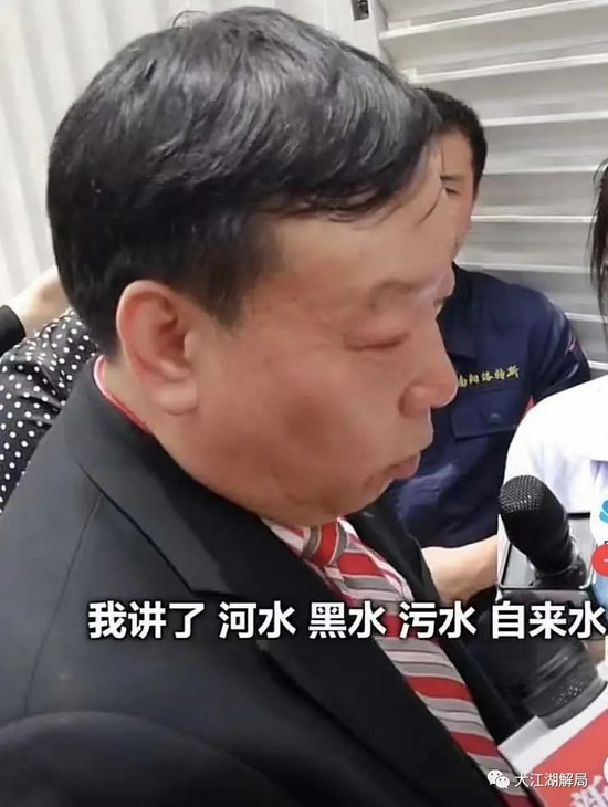 庞青年现场翻车