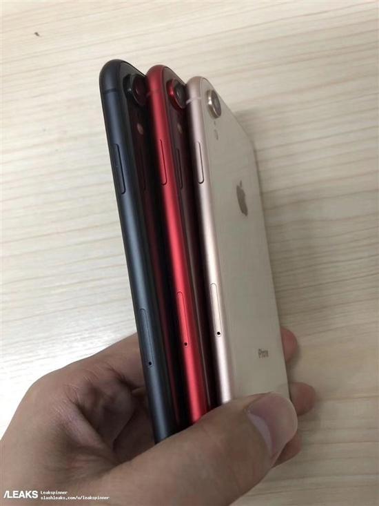 三种配色的iPhone