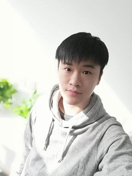 (上图为正常光线,下图为逆光拍摄)