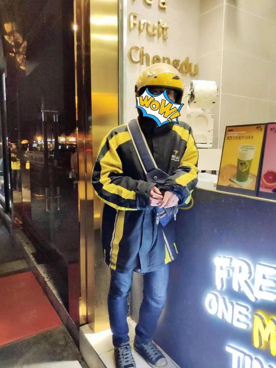 图 | 我平时不怎么拍照,这是今年元宵节请店里的人帮忙拍的一张,在等餐中