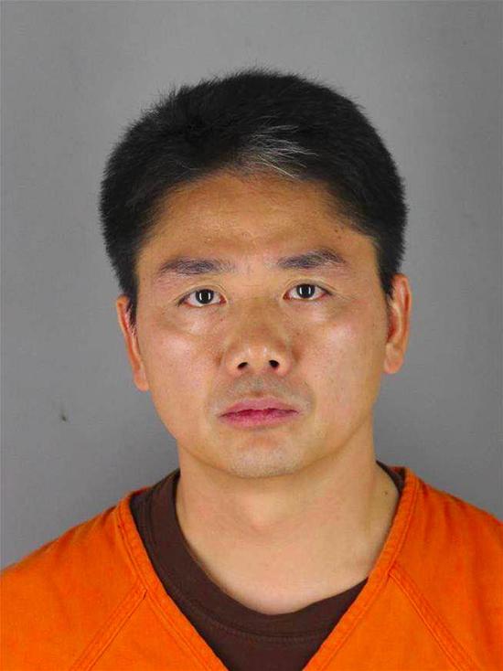 刘强东美国涉嫌性侵，警方公开他的被捕照片