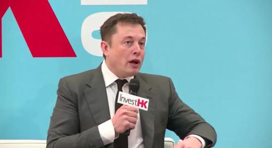 2016年，马斯克在香港创新论坛上演讲，图源特斯拉官网