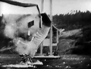 1940年塔科马吊桥倒塌 | 图源：Wikipedia