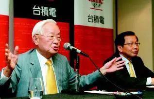 ▲台积电董事长张忠谋（左）和前CEO蔡力行（右）