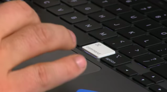 ▲ iFixit 将旧 Magic Keyboard 换到 16 英寸 MacBook Pro 上