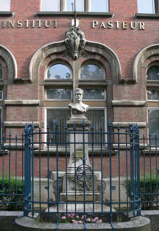 巴斯德研究所及其纪念雕像