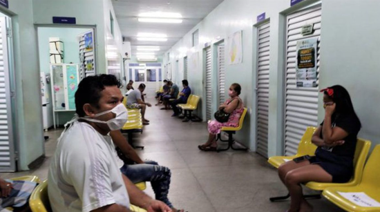 在医院等待就诊的马瑙斯市居民（图片来源：马瑙斯市政府）