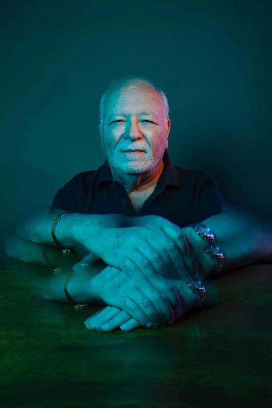 安德鲁•卡普兰正在参与“HereAfter”公司的项目