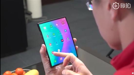 联想可折叠设备了解下:手机可戴在手腕上