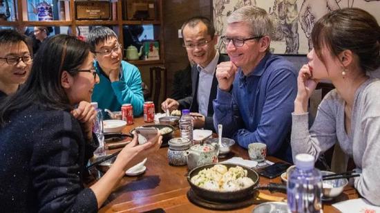 头图|Tim Cook 的微博