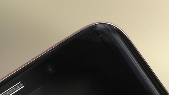 两次跌落实验后的Galaxy S9的屏幕损伤