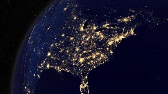 灯光密集的美国东部（图片来源：NASA）