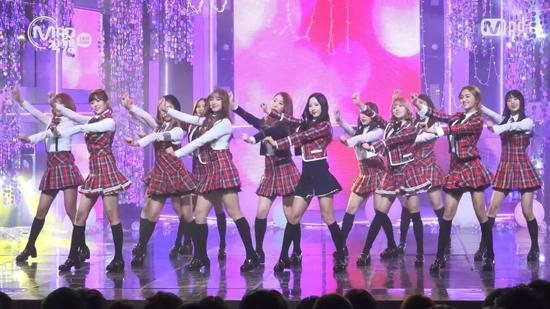 “宇宙少女”在韩国打歌节目中演出