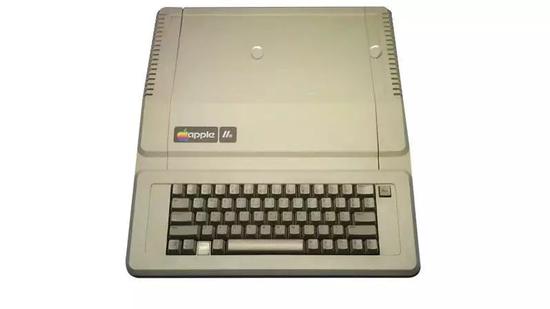 拥有简洁时尚机身的Apple II