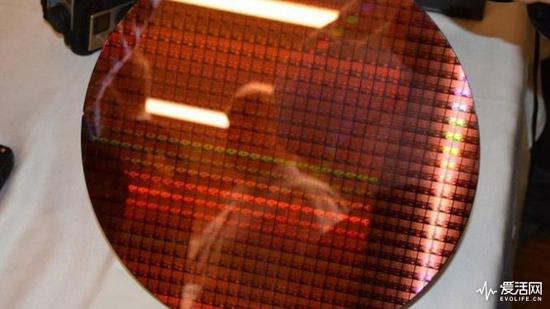 Intel的48核巨兽只在王座上待了48小时 便遭AMD篡位