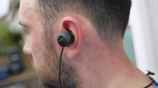 ▲ 带心率监测功能的 BOSE SoundSport Pulse