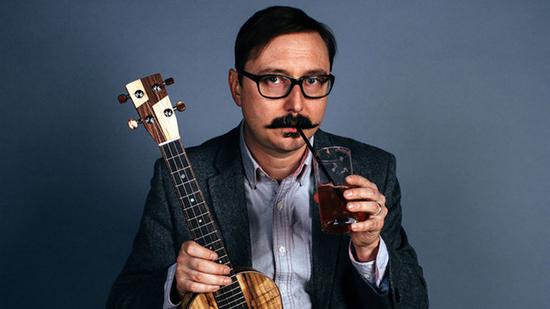 ▲现在的 John Hodgman。图片来自:archive.nerdist.com
