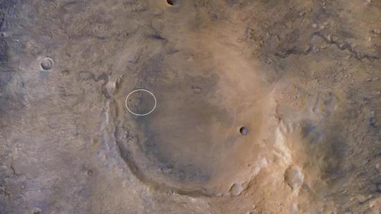 杰泽罗撞击坑全景，白圈是毅力号的着陆椭圆范围 | NASA/JPL/MSSS/JHUAPL/ESA/DLR/FU Berlin/Justin Cowart