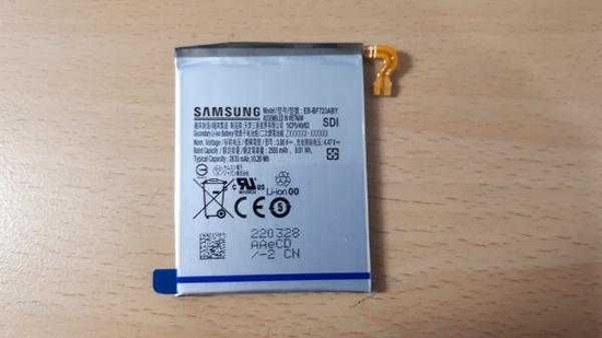 三星Galaxy Z Flip4电池的照片显示容量比预期的大