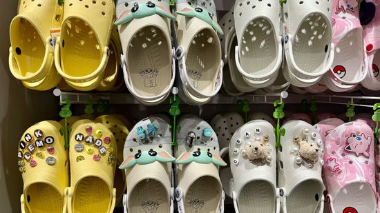 纽约皇后中心的Crocs门店内部。
