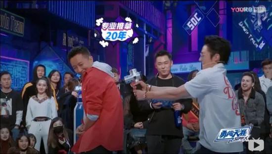 《这就是街舞》联名限量款筋膜枪，发布当日成交额达149万元。/《这就是街舞》