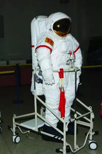 中国航天员使用的舱外航天服