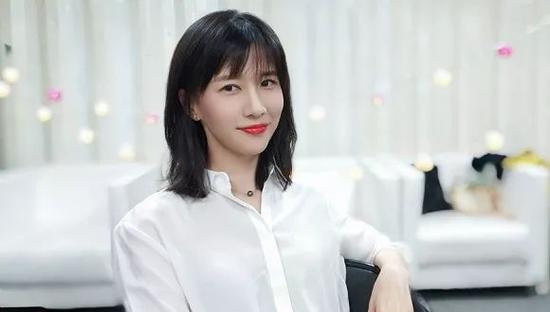 papi酱在papitube两周年活动后台 图片来源:papi酱官方微博