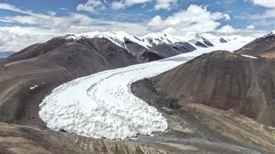 西藏阿里地区日土县东汝乡境内的拉布拉冰川。新华社发