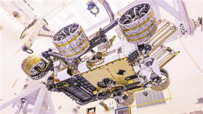 美国肯尼迪航天中心,火星直升机被安装在