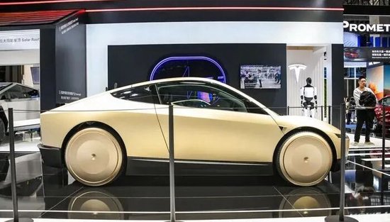 马斯克透露FSD入华进展:预计将在2026年2月或3月左右在中国获得全面批准