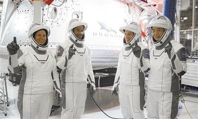SpaceX公司的载人龙飞船搭载4名宇航员飞赴国际空间站。图片来源：www.ibtimes.sg