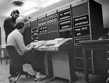 Ken Thompson 和 Dennis Ritchie